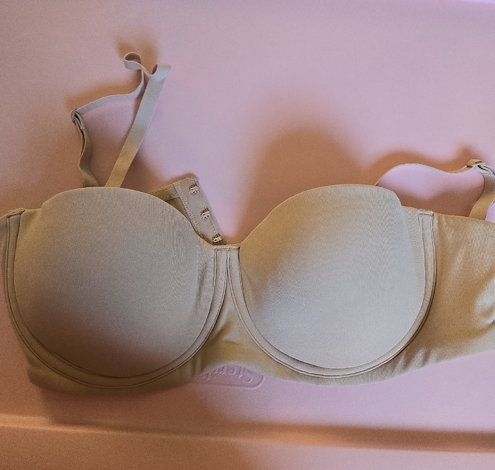 SKIMS Strapless Bra - Cream NWOT